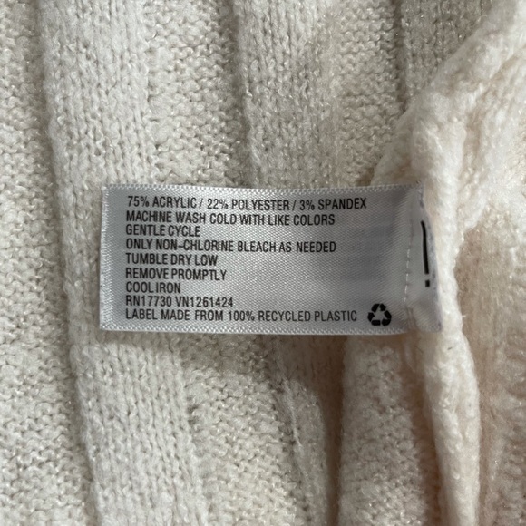 White turtle neck sweater - Picture 7 of 7